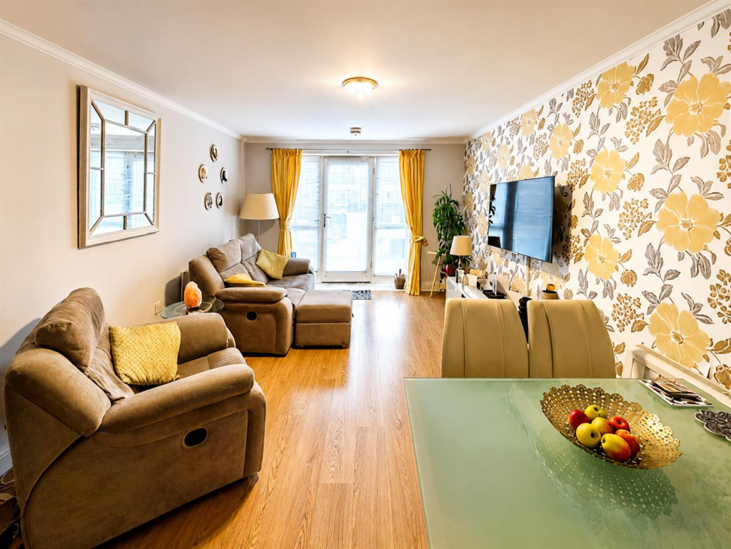 Apartment in Three Rivers, Primrosehill, Abbots Langley - View 5