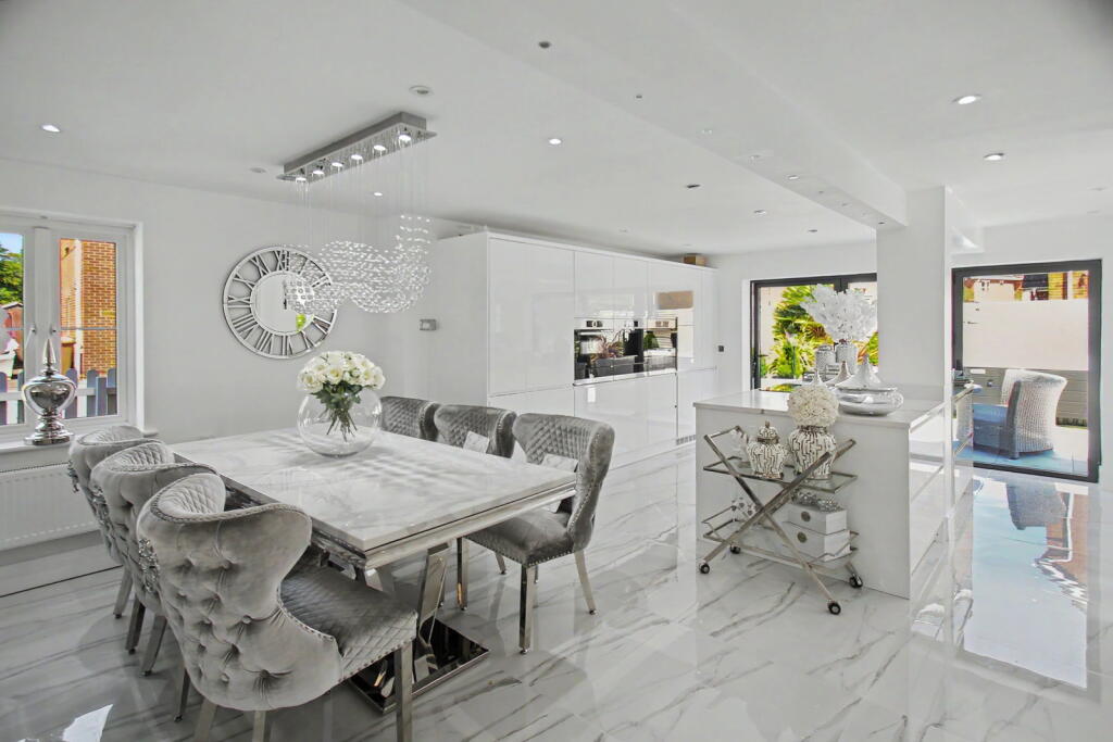 House in Cardiff, Hendredenny, Penyrheol Trecenydd & Energlyn - More