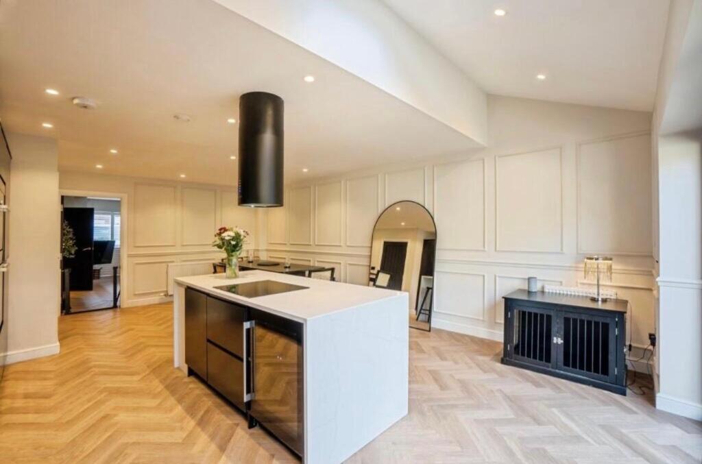 Cranleigh Drive, Sale, Greater Manchester, M33 photo 4