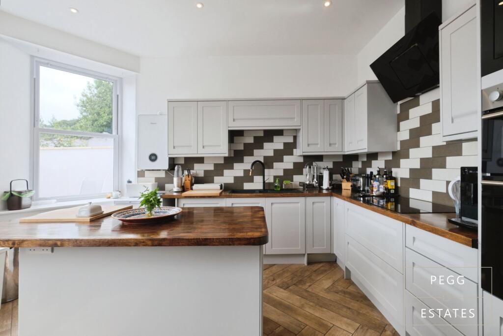 House in Torquay, Torbay - View 5
