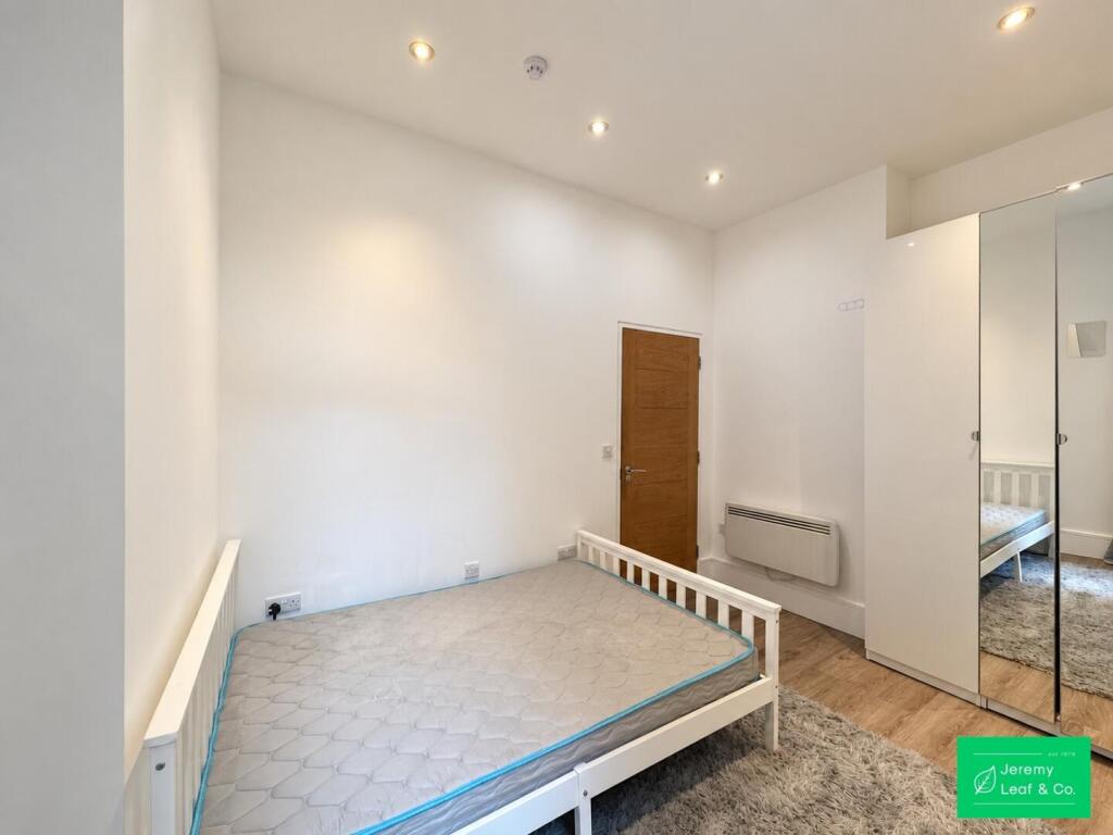 Apartment in London - View 5