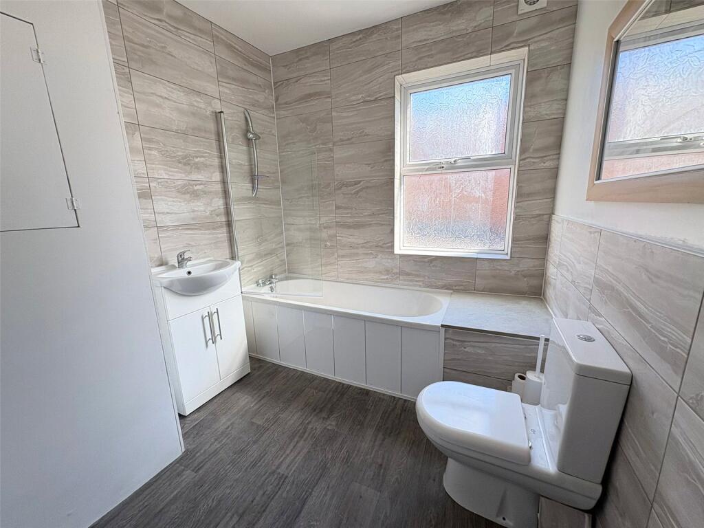 House in Scarborough, North Yorkshire - More