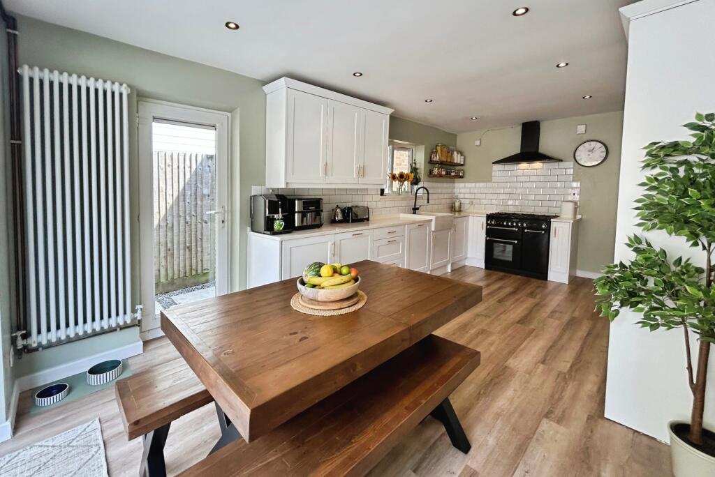 House in Waverley, Heath End, Farnham - View 3