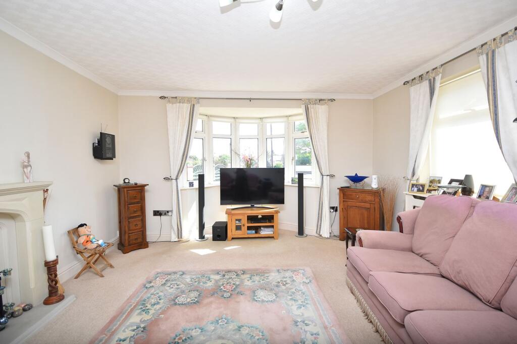 House in Northampton, West Northamptonshire - More