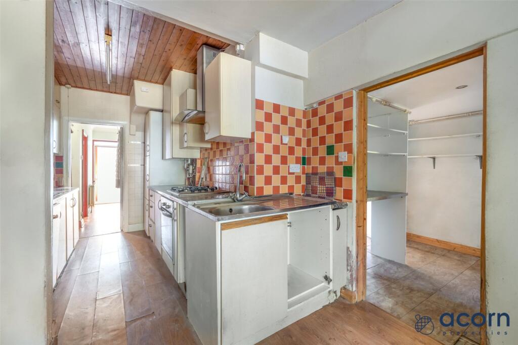 House in London, Kingsbury - More