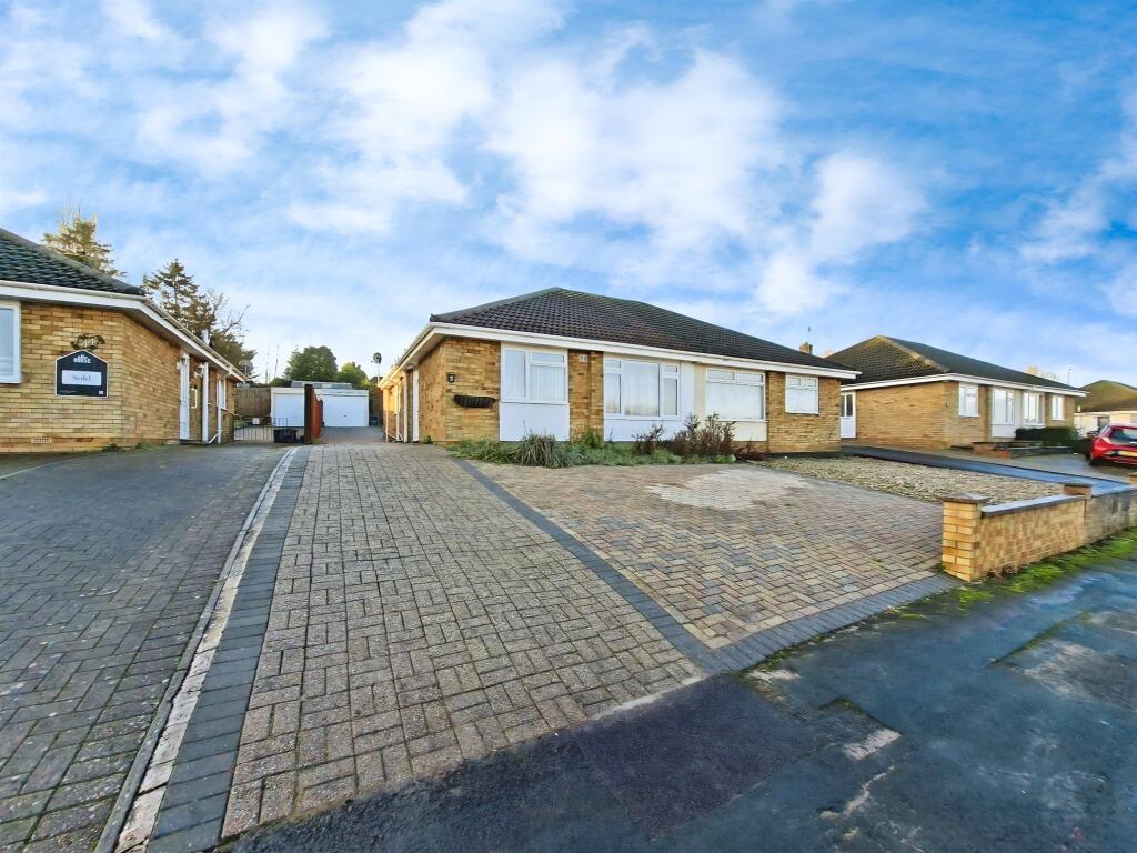 Main image of property: The Broadway, Swindon