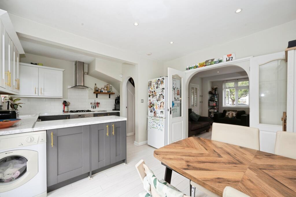 House in London, Royal Borough of Kingston upon Thames - More