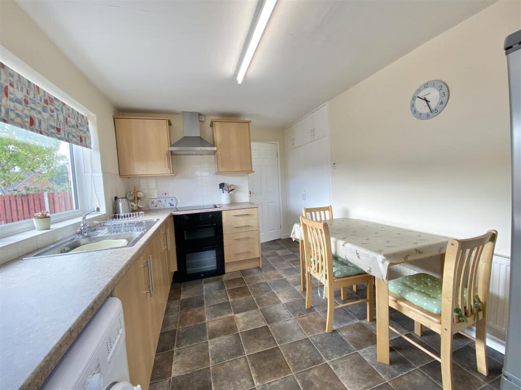 House in Darlington, Aiskew - More