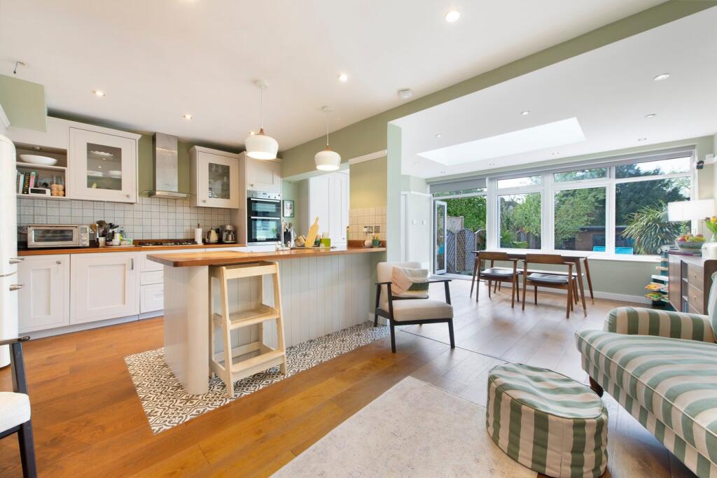 Main image of property: Hillcourt Avenue, Finchley, N12
