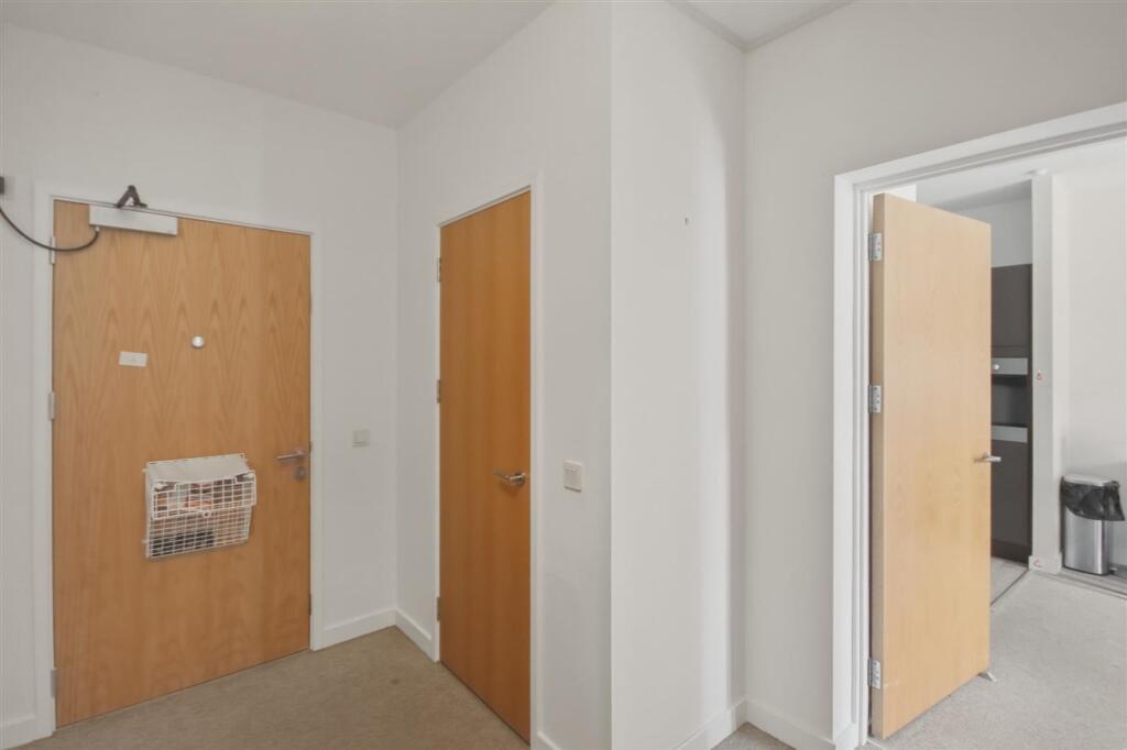 Foolow Avenue, Chesterfield, S40 photo 4