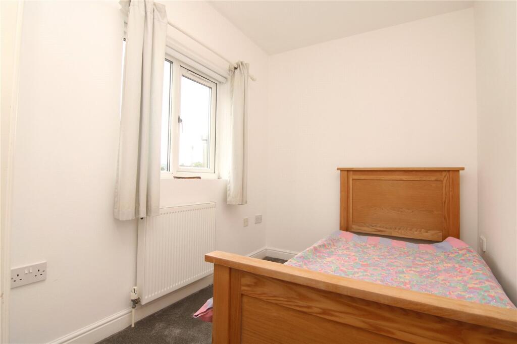 Apartment in Bradford, Steeton with Eastburn - More