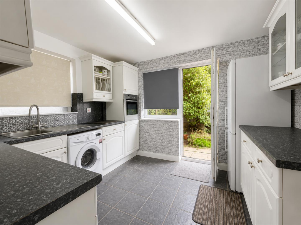 Apartment in Epping Forest, Roundhills, Waltham Abbey - View 4