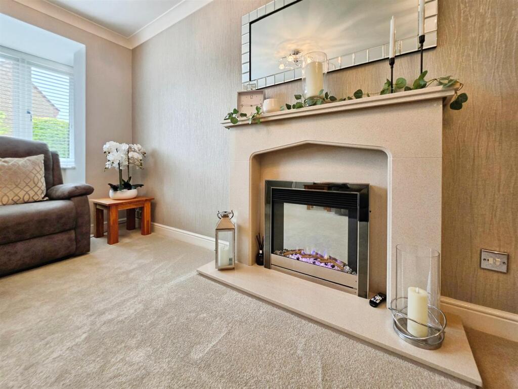 House in Staffordshire Moorlands, Knowle Style, Biddulph - More