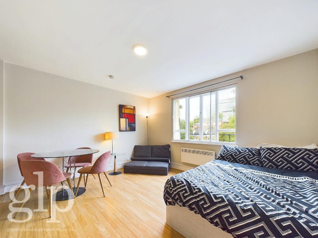 Studio flat for rent