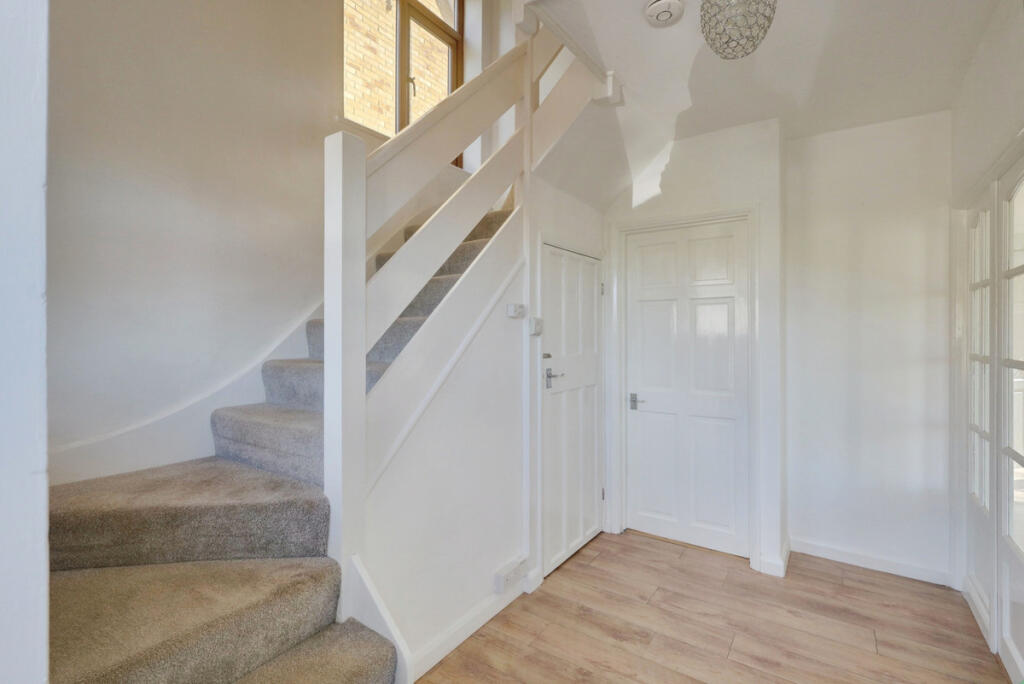House in Castle Point, South Benfleet - View 3