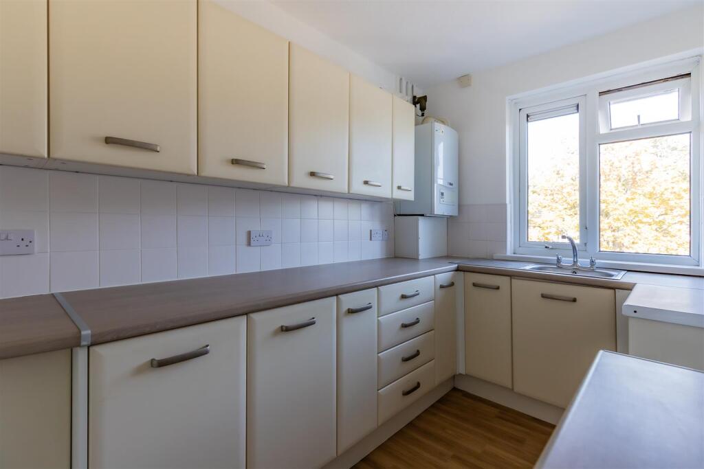 Apartment in Cardiff, Penylan - View 4