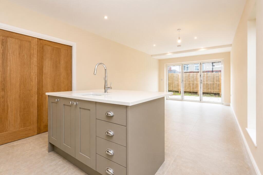 Halifax Road, Hightown, Liversedge, WF15 photo 4