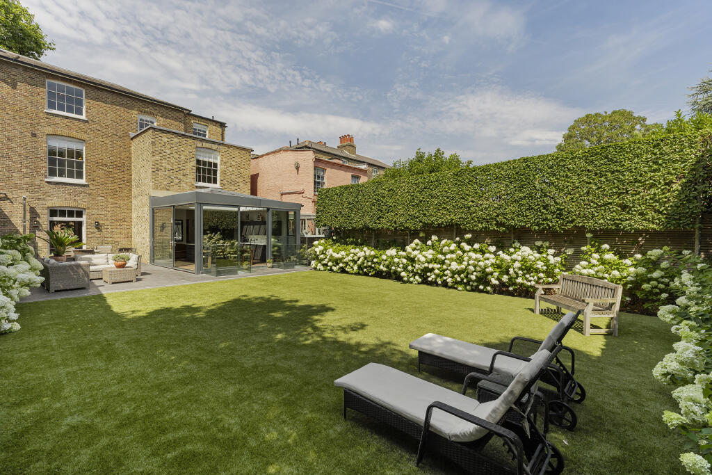 House in Twickenham - View 5