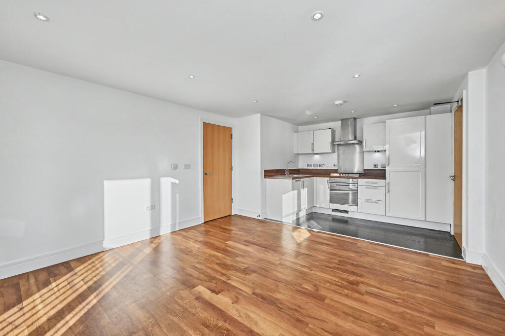 Apartment in East Hertfordshire, Bishop's Stortford - View 4