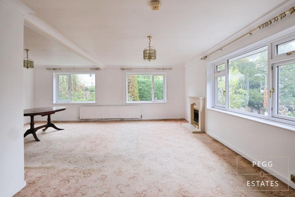 House in Torquay, Torbay - More
