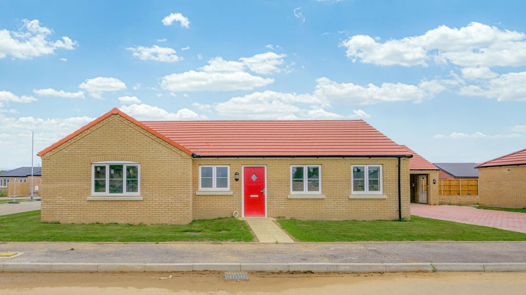 3-bed bungalow on The Elms, Emneth, Wisbech, Norfolk, PE14 0DY, £355,000