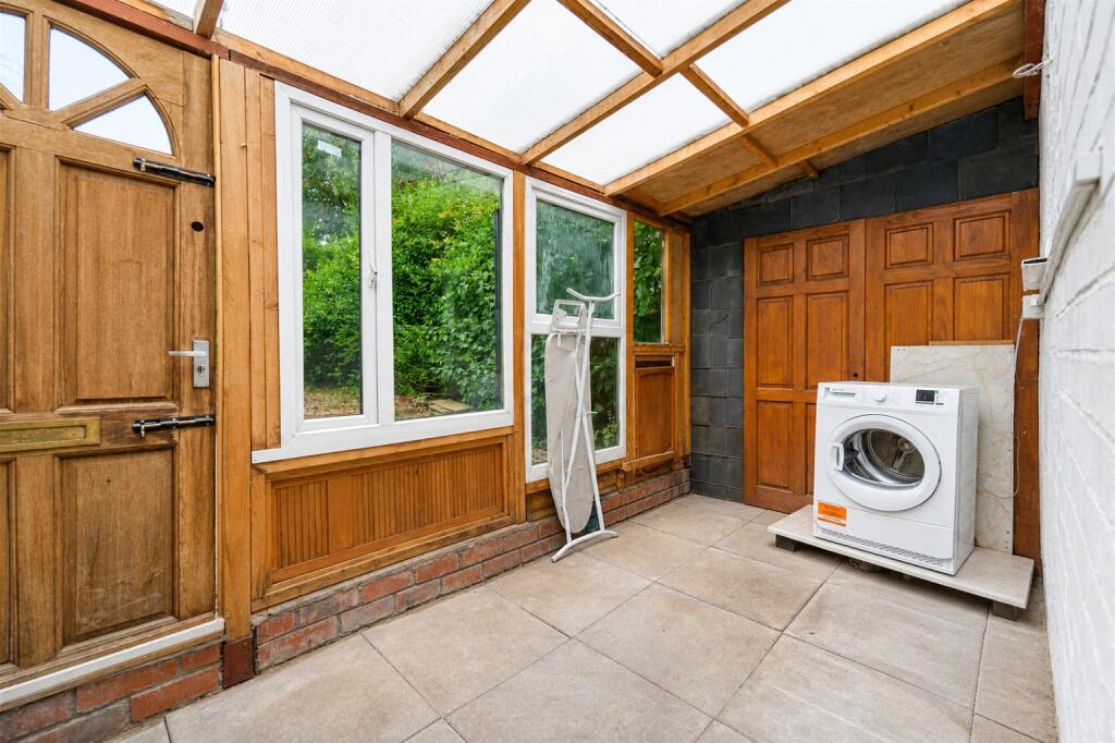 6 bedroom house for rent