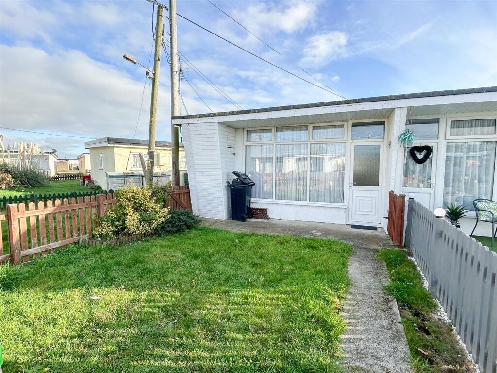 2-bed other on Priory Close, St Osyth, £38,000