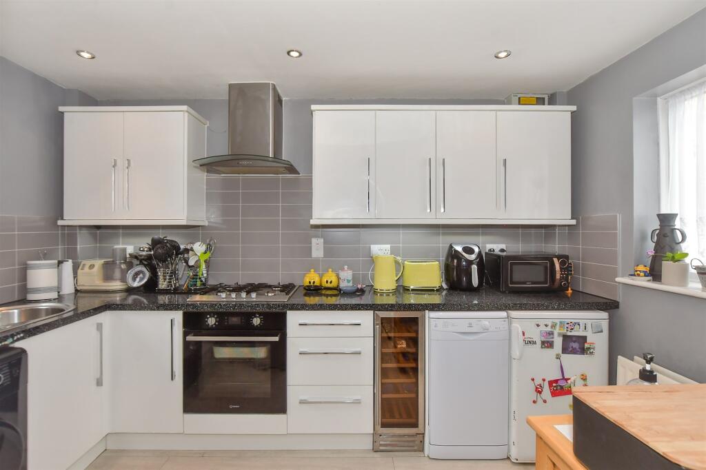 Boyd Court, Wickford, Essex photo 4