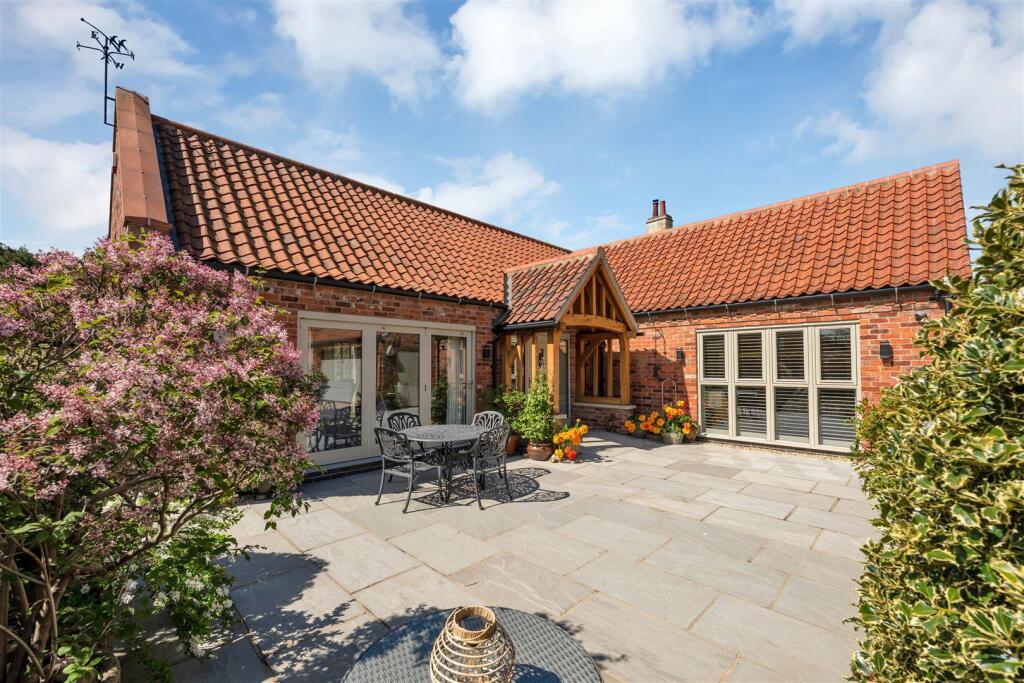 Main image of property: Rose Gardens, Long Bennington, Newark