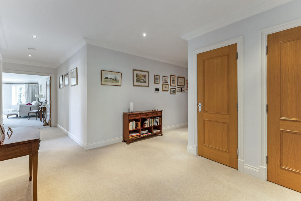 Apartment in Slough - View 5