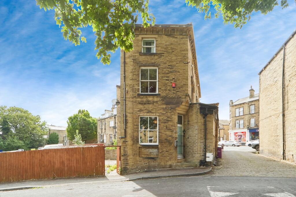 Butt Lane, Bradford, BD10 photo 2