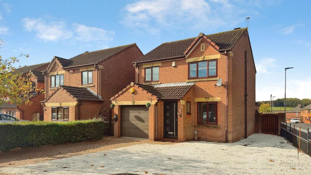 3-bed detached on Dahl Drive, Castleford, Wakefield, £290,000
