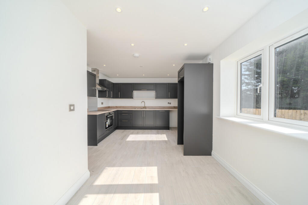 The Close, Caldicot, NP26 5 photo 4