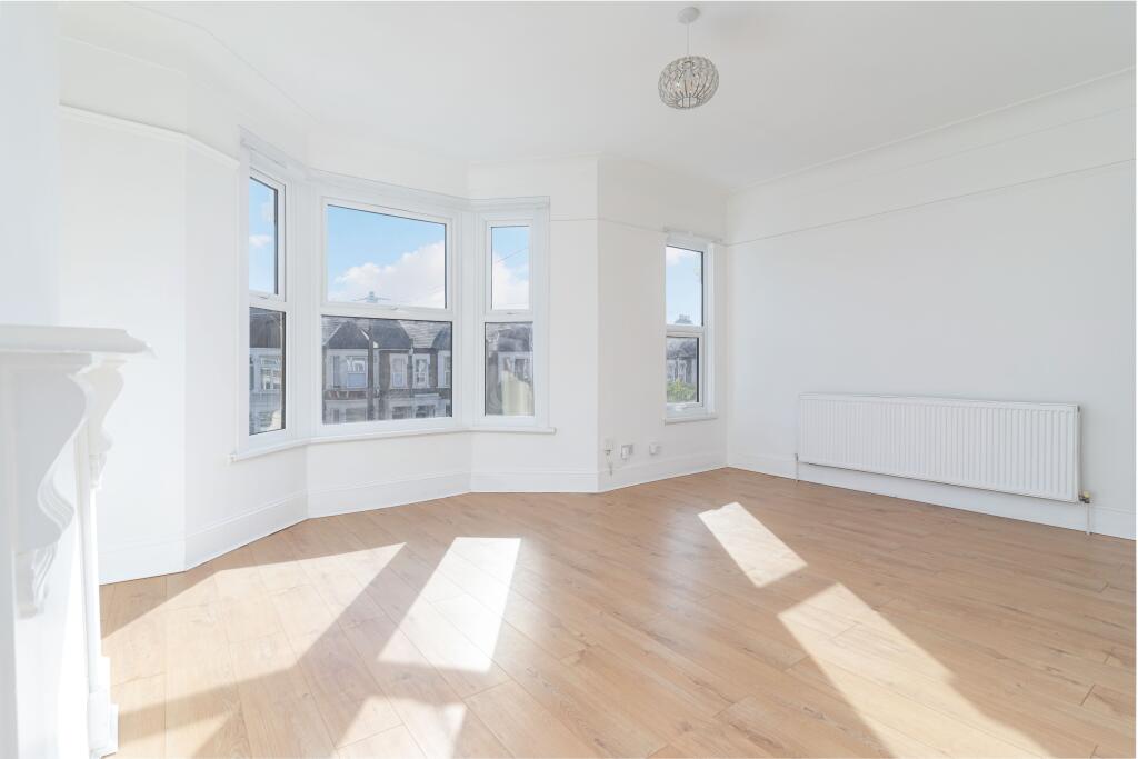 Apartment in London - More