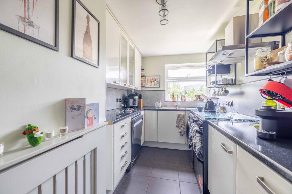 Apartment in Slough - More