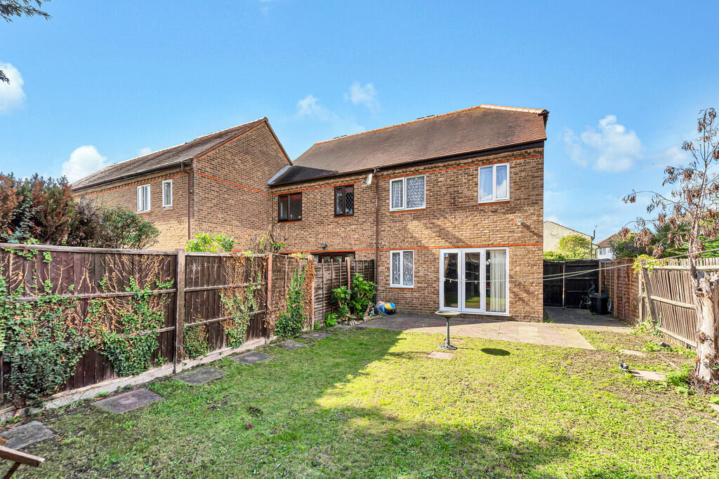 3-bed semi-detached on Napier Walk, Ashford, £475,000