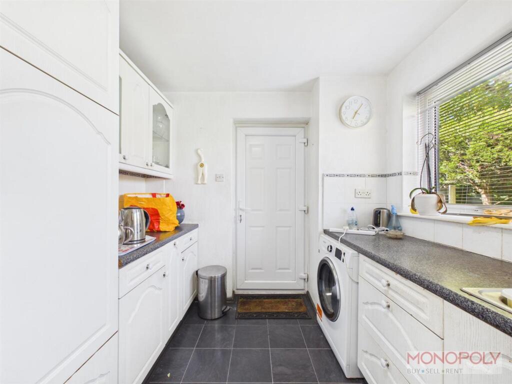 House in Wrexham, King's Mills, Caia Park - More