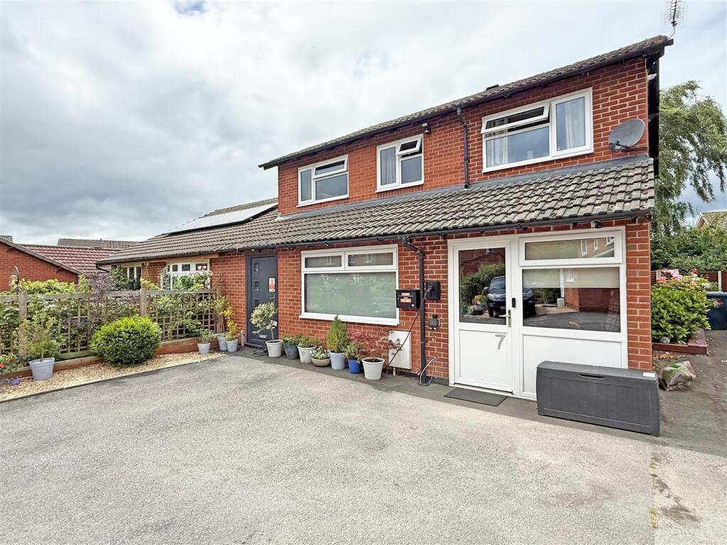 4-bed semi-detached on Earls Hill View, Bicton Heath, Shrewsbury, £375,000