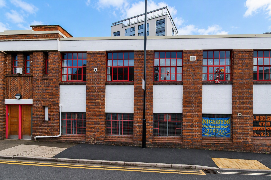 Main image of property: 4 Henwick Road, Worcester, WR2 5NR