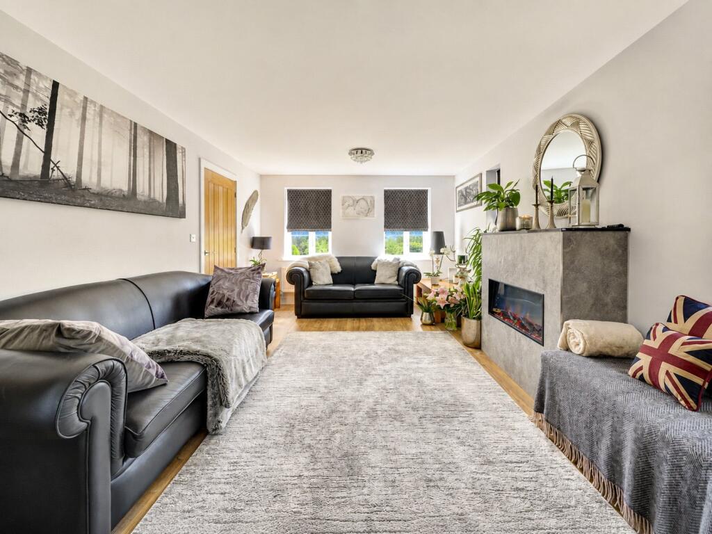 House in Worcester - View 4