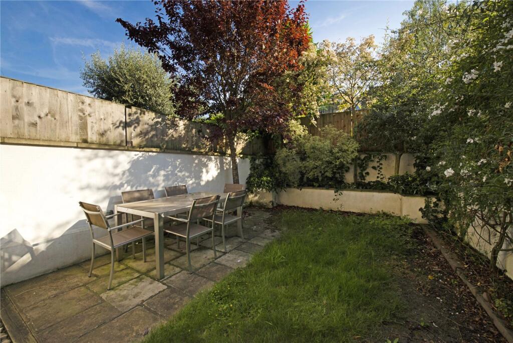 House in London, London Borough of Islington - More