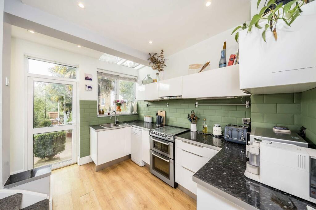 House in London, Upper Tooting, Furzedown - View 4