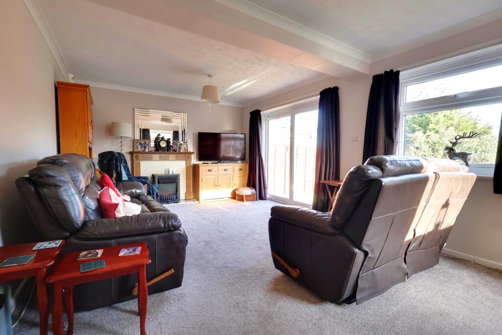 Redwing Road, Clanfield photo 3