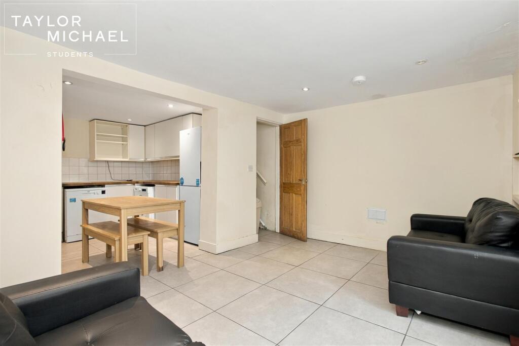 House in Brighton - View 4