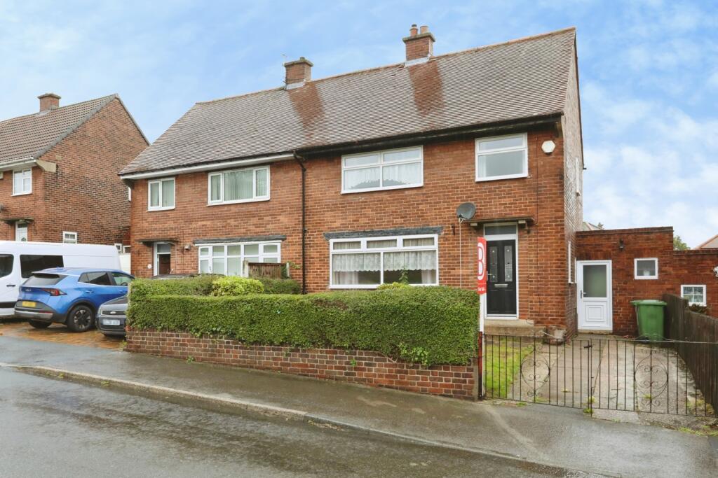 3-bed semi-detached on Pear Tree Avenue, Bramley, Rotherham, South Yorkshire, S66, £200,000