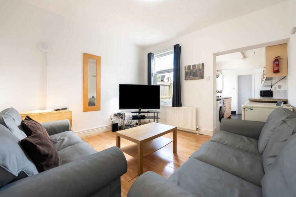 Main image of property: Harrow Road, Selly Oak, Birmingham, B29 7DN