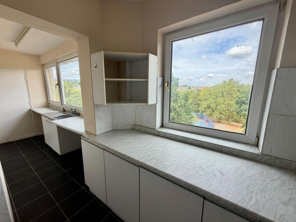 Apartment in Newport - More