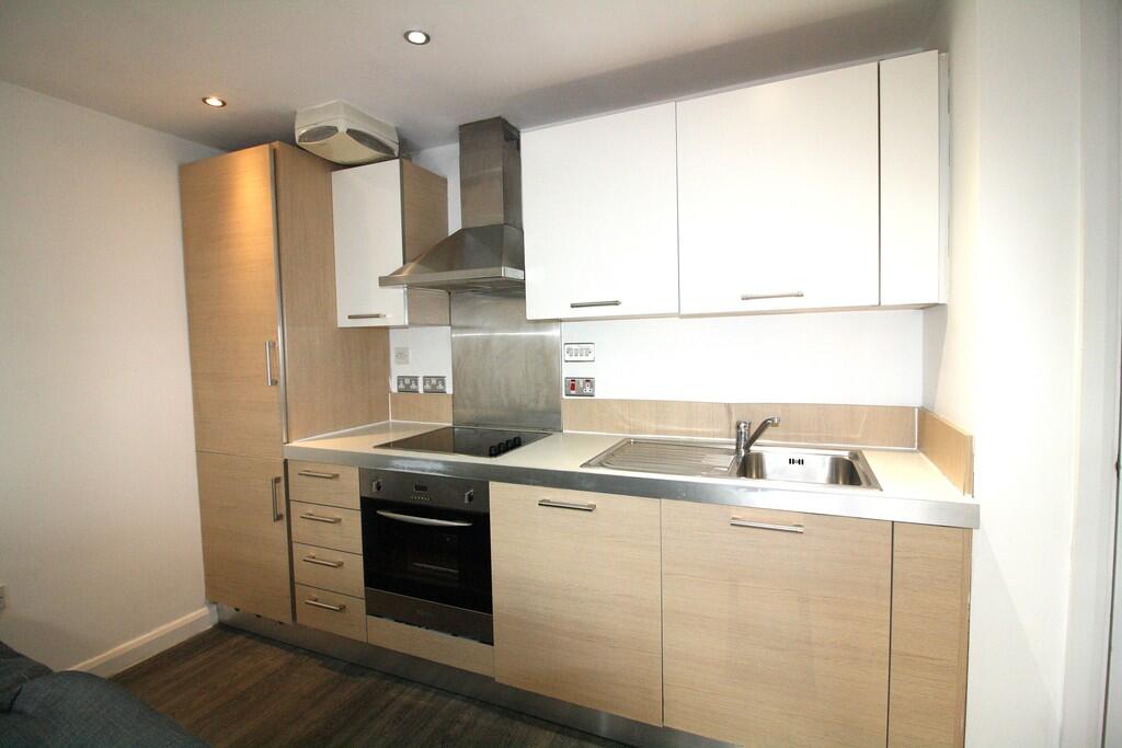 Apartment in Sheffield, South Yorkshire - View 3