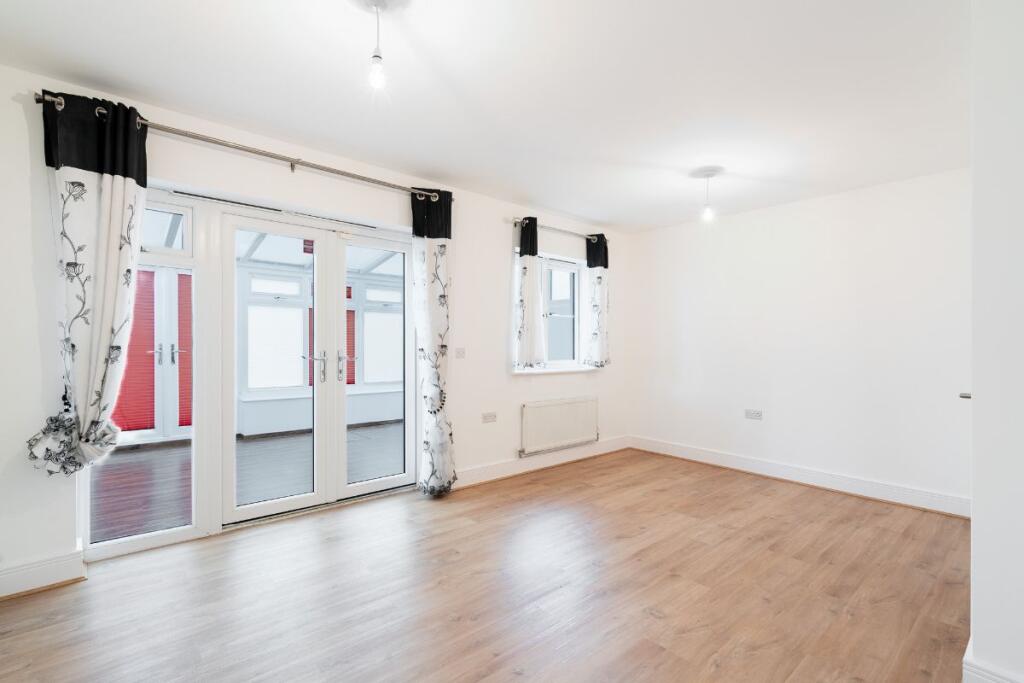 Thirlmere Terrace, Surrey, KT12 photo 4