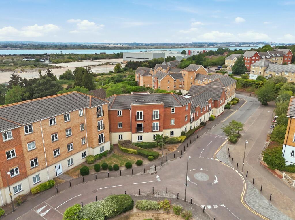 CONISTON AVENUE, Purfleet photo 4